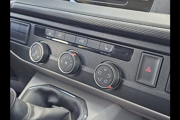 Volkswagen Transporter 2.0 TDI L2H1 L2H1, 150pk, Camera, Parkeersensoren, Trekhaak, Airco, Carplay, Werkplaatsinrichting