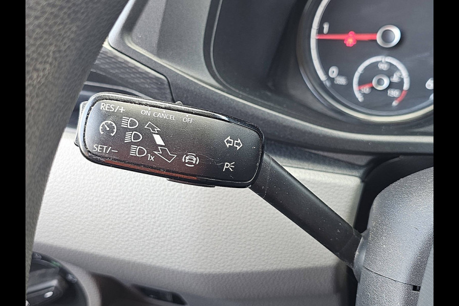 Volkswagen Transporter 2.0 TDI L2H1 L2H1, 150pk, Camera, Parkeersensoren, Trekhaak, Airco, Carplay, Werkplaatsinrichting