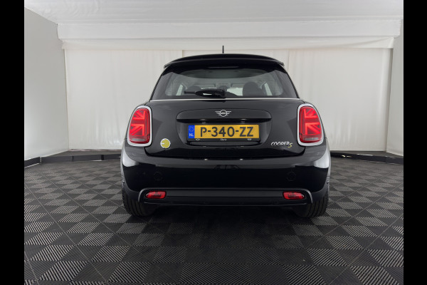 MINI Electric MINI Yours 33 kWh [3-Fase-11kW] {Soh-96%} (INCL.BTW) Aut. *HEAT-PUMP | LEATHER-FABRIC | FULL-LED | NAVI-FULLMAP | SPORT-SEATS | AMBIENT-LIGHT | DIGI-COCKPIT | DAB+ | ECC | PDC | CRUISE | 16''ALU*