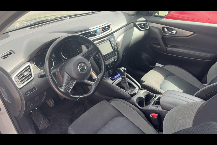 Nissan QASHQAI 1.3 DIG-T N-Motion 159pk | Trekhaak | 1.500kg trekgewicht | Panoramadak | Stoelverwarming