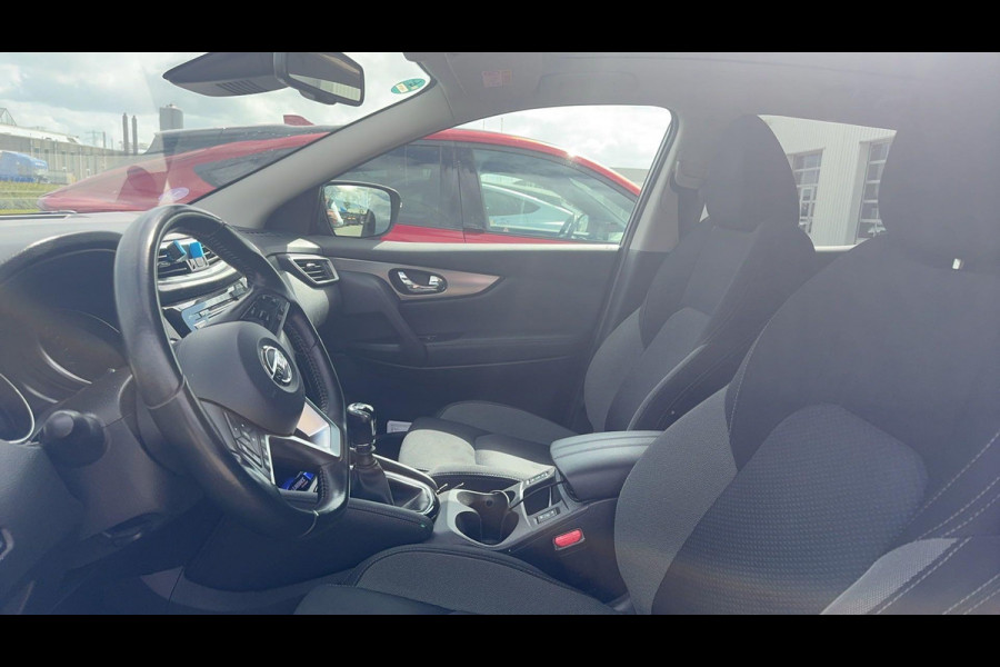 Nissan QASHQAI 1.3 DIG-T N-Motion 159pk | Trekhaak | 1.500kg trekgewicht | Panoramadak | Stoelverwarming
