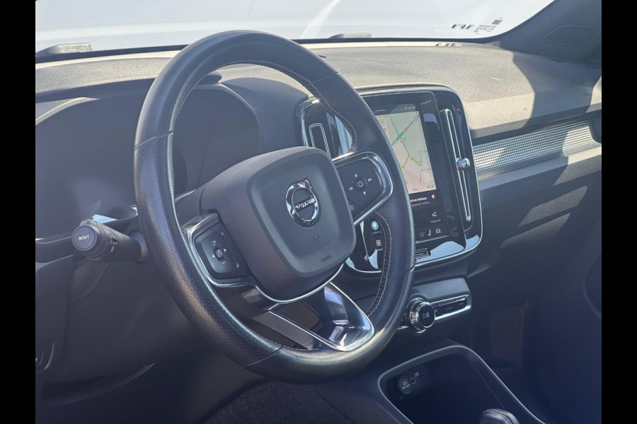 Volvo XC40 Recharge P8 AWD R-Design PANODAK | TREKHAAK| SOH 89.5.|