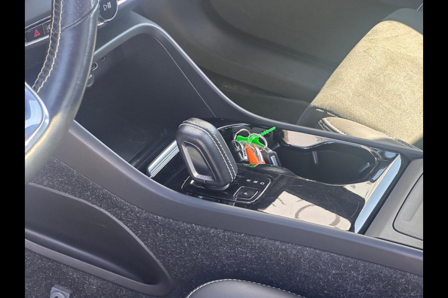 Volvo XC40 Recharge P8 AWD R-Design PANODAK | TREKHAAK| SOH 89.5.|
