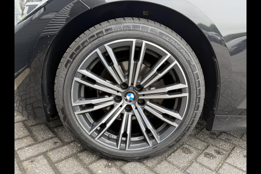 BMW 3 Serie Touring 320d High Executive M-Sport | Navigatie | DAB | Parkeersensoren | Elektrische Achterklep |