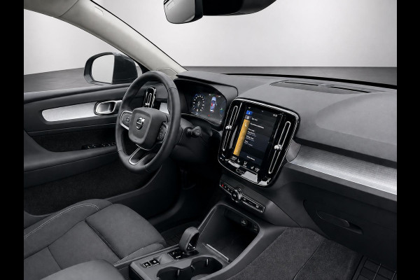 Volvo XC40 1.5 T4 Recharge Inscription Expression SoH 90% Navigatie Apple Carplay Android Auto Camera Parkeerhulp Cruise Control Stoel- en stuurverwarming Full led Elektrische achterklep Climate Control Lichtmetalen velgen