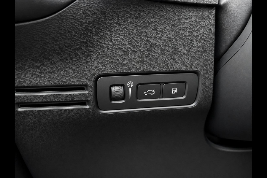 Volvo XC40 1.5 T4 Recharge Inscription Expression SoH 90% Navigatie Apple Carplay Android Auto Camera Parkeerhulp Cruise Control Stoel- en stuurverwarming Full led Elektrische achterklep Climate Control Lichtmetalen velgen