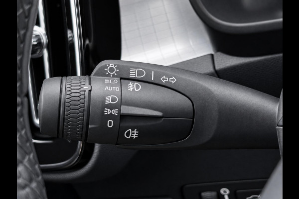 Volvo XC40 1.5 T4 Recharge Inscription Expression SoH 90% Navigatie Apple Carplay Android Auto Camera Parkeerhulp Cruise Control Stoel- en stuurverwarming Full led Elektrische achterklep Climate Control Lichtmetalen velgen