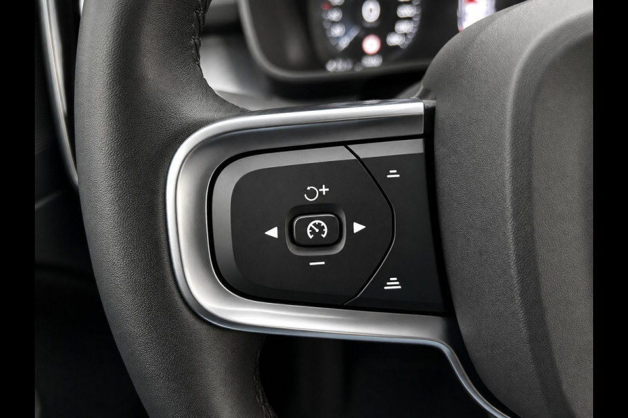 Volvo XC40 1.5 T4 Recharge Inscription Expression SoH 90% Navigatie Apple Carplay Android Auto Camera Parkeerhulp Cruise Control Stoel- en stuurverwarming Full led Elektrische achterklep Climate Control Lichtmetalen velgen