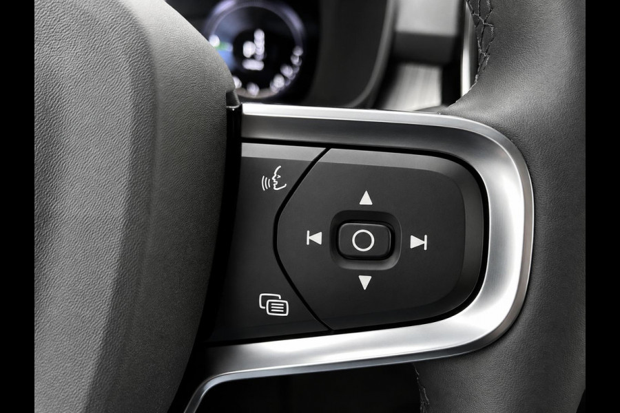 Volvo XC40 1.5 T4 Recharge Inscription Expression SoH 90% Navigatie Apple Carplay Android Auto Camera Parkeerhulp Cruise Control Stoel- en stuurverwarming Full led Elektrische achterklep Climate Control Lichtmetalen velgen