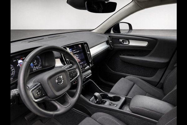 Volvo XC40 1.5 T4 Recharge Inscription Expression SoH 90% Navigatie Apple Carplay Android Auto Camera Parkeerhulp Cruise Control Stoel- en stuurverwarming Full led Elektrische achterklep Climate Control Lichtmetalen velgen