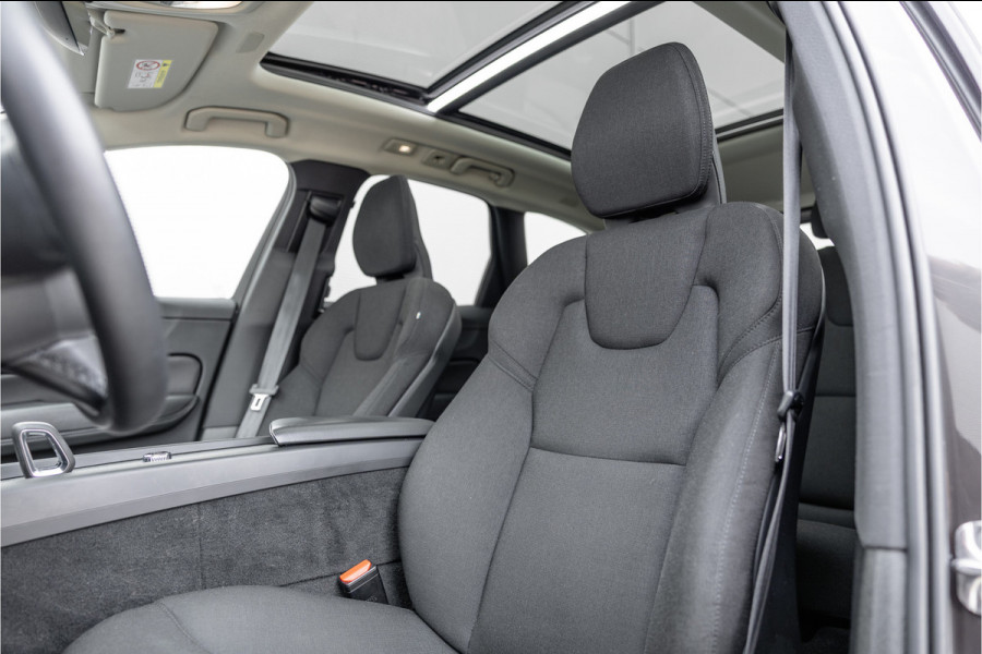 Volvo XC60 2.0 Recharge T6 AWD Inscription Expr. Pano / Trekhaak / Bank verwar. / Carplay /