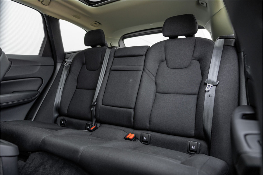 Volvo XC60 2.0 Recharge T6 AWD Inscription Expr. Pano / Trekhaak / Bank verwar. / Carplay /