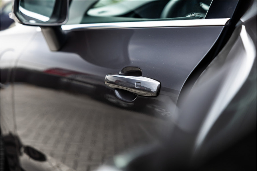 Volvo XC60 2.0 Recharge T6 AWD Inscription Expr. Pano / Trekhaak / Bank verwar. / Carplay /