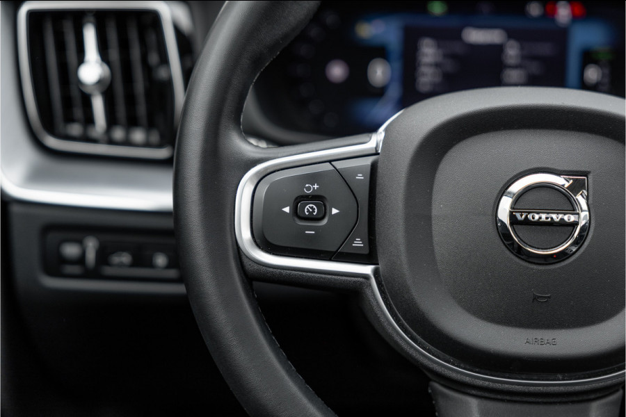 Volvo XC60 2.0 Recharge T6 AWD Inscription Expr. Pano / Trekhaak / Bank verwar. / Carplay /