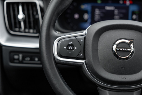 Volvo XC60 2.0 Recharge T6 AWD Inscription Expr. Pano / Trekhaak / Bank verwar. / Carplay /