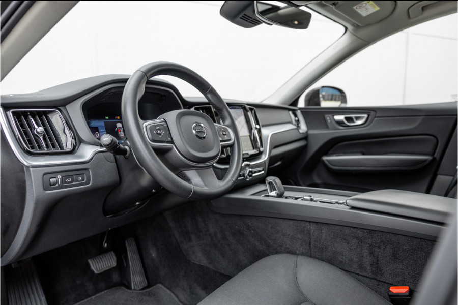 Volvo XC60 2.0 Recharge T6 AWD Inscription Expr. Pano / Trekhaak / Bank verwar. / Carplay /