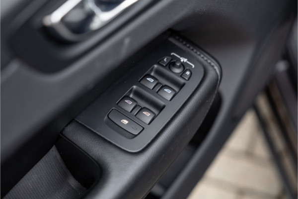 Volvo XC60 2.0 Recharge T6 AWD Inscription Expr. Pano / Trekhaak / Bank verwar. / Carplay /