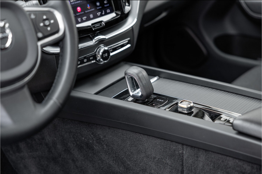 Volvo XC60 2.0 Recharge T6 AWD Inscription Expr. Pano / Trekhaak / Bank verwar. / Carplay /