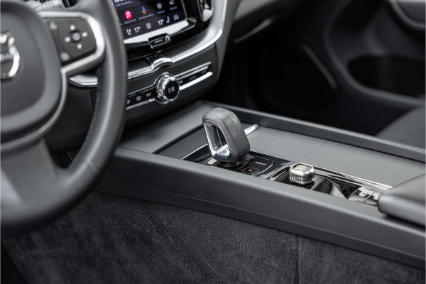 Volvo XC60 2.0 Recharge T6 AWD Inscription Expr. Pano / Trekhaak / Bank verwar. / Carplay /