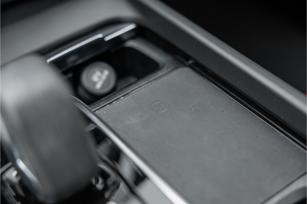 Volvo XC60 2.0 Recharge T6 AWD Inscription Expr. Pano / Trekhaak / Bank verwar. / Carplay /