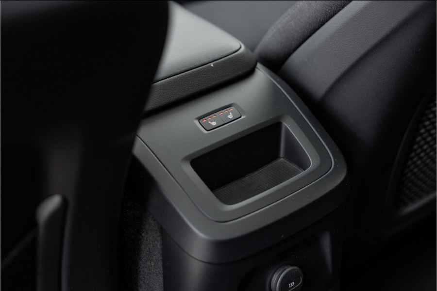 Volvo XC60 2.0 Recharge T6 AWD Inscription Expr. Pano / Trekhaak / Bank verwar. / Carplay /