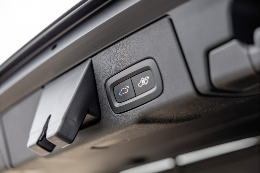 Volvo XC60 2.0 Recharge T6 AWD Inscription Expr. Pano / Trekhaak / Bank verwar. / Carplay /