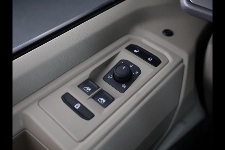 Volkswagen Multivan 1.5 eHybrid L2 Economy Business 4Motion 245 pk Automaat (DSG) | Verlengde garantie | Navigatie | Parkeersensoren (Park assist) | Achteruitrijcamera | Adaptieve cruise control | Autom. airco (3 zones) |