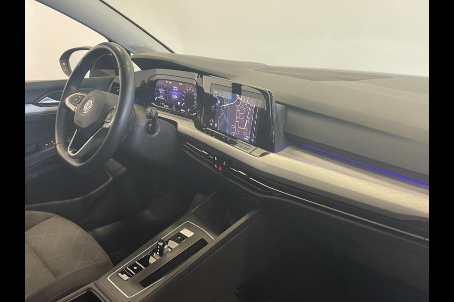 Volkswagen Golf Variant 1.0 eTSI 110pk DSG Life Automaat Navigatie Climate Control Parkeer sensoren Cruise control adaptieve Stoelverwarming Led
