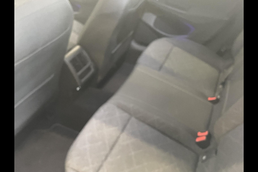 Volkswagen Golf Variant 1.0 eTSI 110pk DSG Life Automaat Navigatie Climate Control Parkeer sensoren Cruise control adaptieve Stoelverwarming Led
