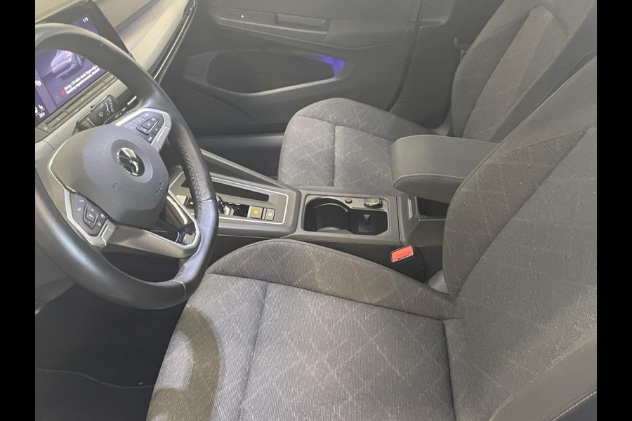 Volkswagen Golf Variant 1.0 eTSI 110pk DSG Life Automaat Navigatie Climate Control Parkeer sensoren Cruise control adaptieve Stoelverwarming Led