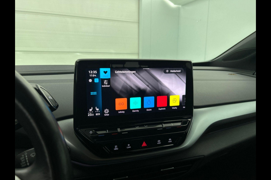 Volkswagen ID.4 Life 77 kWh SOH 91,4% Style Pack Navigatie Apple Carplay/Android Auto Adaptive Cruise Control Parkeersensoren Stoel- en stuurverwarming Full Led Climate Control Lichtmetalen velgen