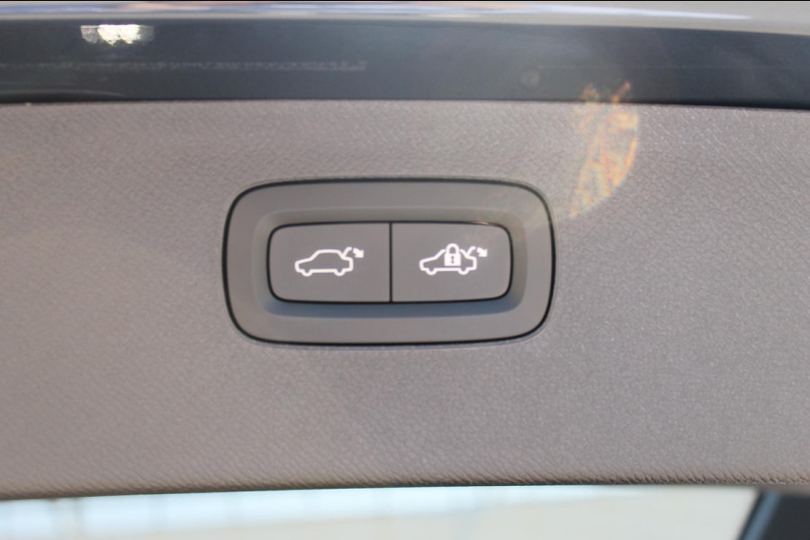 Volvo XC90 T8 455pk Automaat AWD Ultra Black Edition Stoelmassage - en ventilatie Luchtvering / Trekhaak / Panoramadak / Google services / Elektrisch bedienbare voorstoelen met geheugen / Stoelverwarming voor en achter