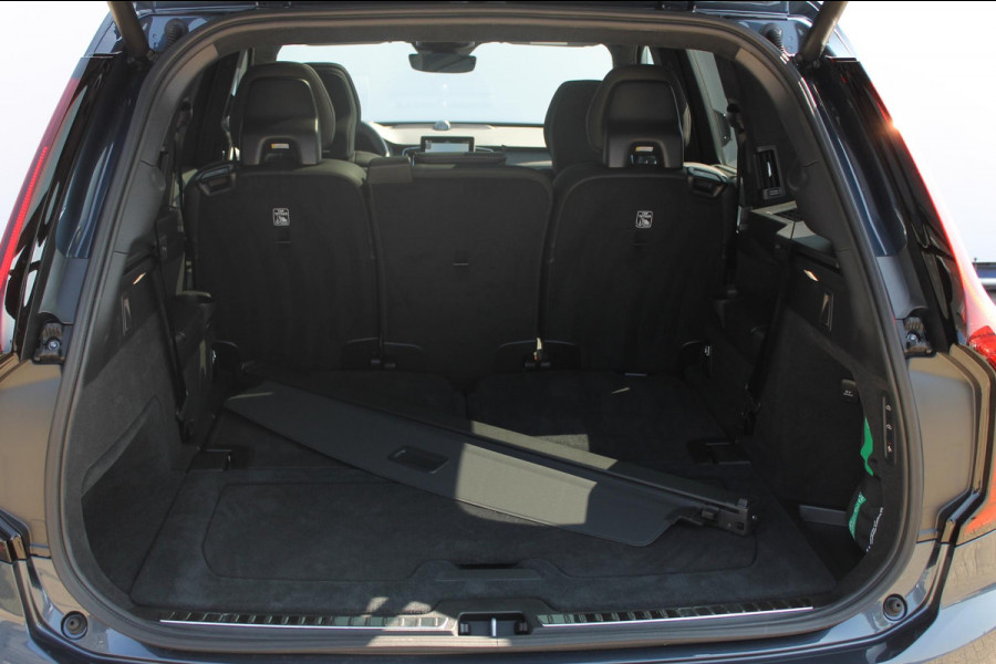 Volvo XC90 T8 455pk Automaat AWD Ultra Black Edition Stoelmassage - en ventilatie Luchtvering / Trekhaak / Panoramadak / Google services / Elektrisch bedienbare voorstoelen met geheugen / Stoelverwarming voor en achter