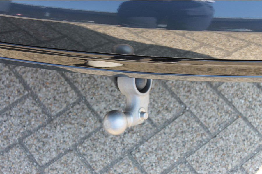 Volvo XC90 T8 455pk Automaat AWD Ultra Black Edition Stoelmassage - en ventilatie Luchtvering / Trekhaak / Panoramadak / Google services / Elektrisch bedienbare voorstoelen met geheugen / Stoelverwarming voor en achter