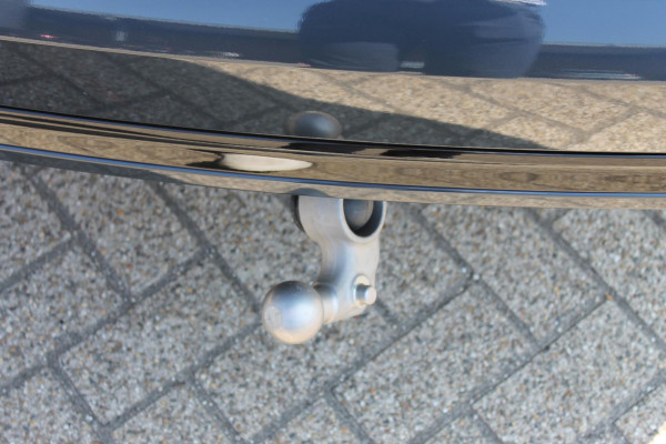 Volvo XC90 T8 455pk Automaat AWD Ultra Black Edition Stoelmassage - en ventilatie Luchtvering / Trekhaak / Panoramadak / Google services / Elektrisch bedienbare voorstoelen met geheugen / Stoelverwarming voor en achter