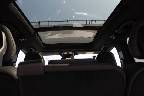 Volvo XC90 T8 455pk Automaat AWD Ultra Black Edition Stoelmassage - en ventilatie Luchtvering / Trekhaak / Panoramadak / Google services / Elektrisch bedienbare voorstoelen met geheugen / Stoelverwarming voor en achter