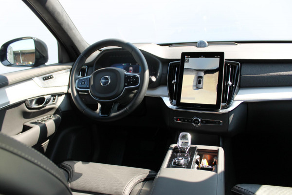 Volvo XC90 T8 455pk Automaat AWD Ultra Black Edition Stoelmassage - en ventilatie Luchtvering / Trekhaak / Panoramadak / Google services / Elektrisch bedienbare voorstoelen met geheugen / Stoelverwarming voor en achter