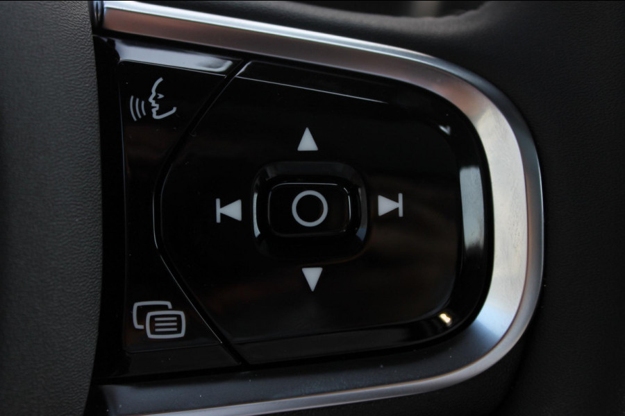 Volvo XC90 T8 455pk Automaat AWD Ultra Black Edition Stoelmassage - en ventilatie Luchtvering / Trekhaak / Panoramadak / Google services / Elektrisch bedienbare voorstoelen met geheugen / Stoelverwarming voor en achter