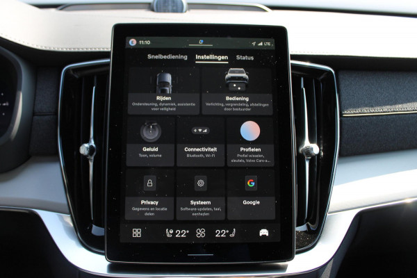 Volvo XC90 T8 455pk Automaat AWD Ultra Black Edition Stoelmassage - en ventilatie Luchtvering / Trekhaak / Panoramadak / Google services / Elektrisch bedienbare voorstoelen met geheugen / Stoelverwarming voor en achter