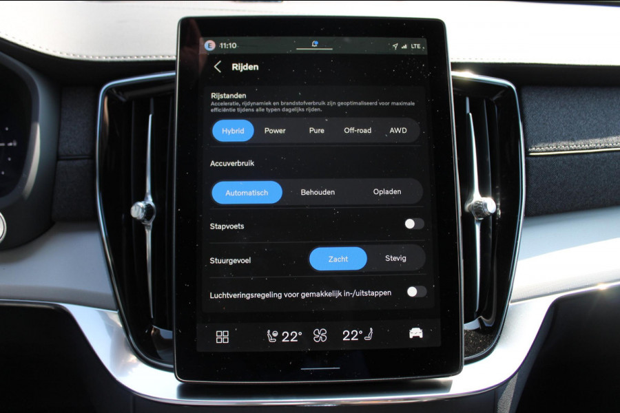 Volvo XC90 T8 455pk Automaat AWD Ultra Black Edition Stoelmassage - en ventilatie Luchtvering / Trekhaak / Panoramadak / Google services / Elektrisch bedienbare voorstoelen met geheugen / Stoelverwarming voor en achter