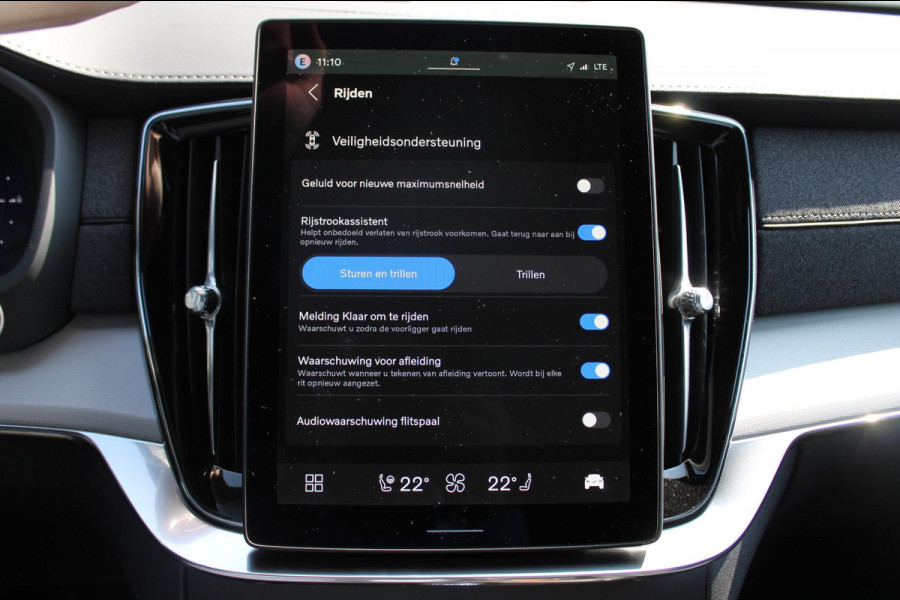 Volvo XC90 T8 455pk Automaat AWD Ultra Black Edition Stoelmassage - en ventilatie Luchtvering / Trekhaak / Panoramadak / Google services / Elektrisch bedienbare voorstoelen met geheugen / Stoelverwarming voor en achter