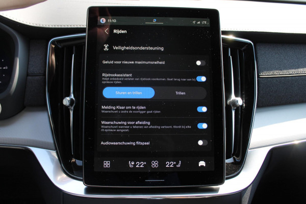 Volvo XC90 T8 455pk Automaat AWD Ultra Black Edition Stoelmassage - en ventilatie Luchtvering / Trekhaak / Panoramadak / Google services / Elektrisch bedienbare voorstoelen met geheugen / Stoelverwarming voor en achter