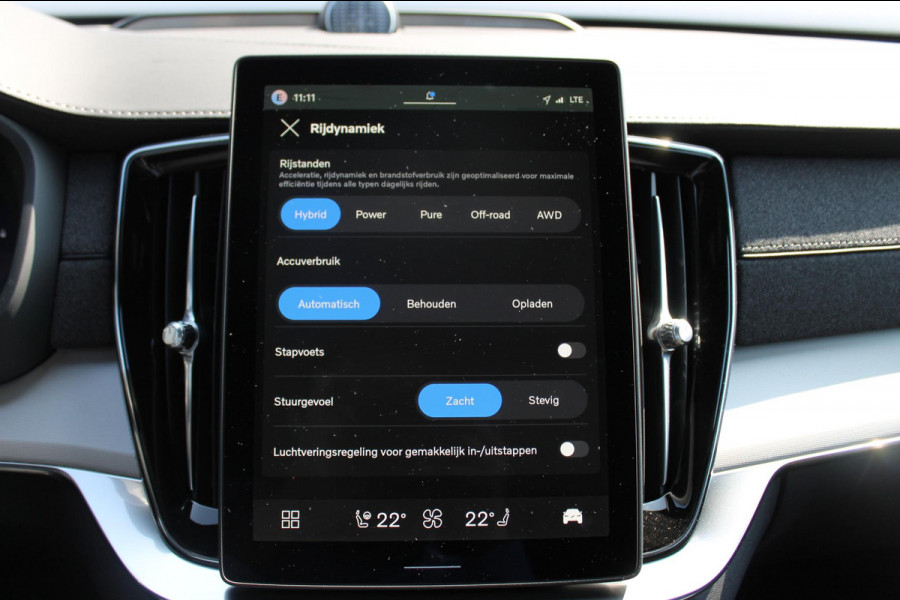 Volvo XC90 T8 455pk Automaat AWD Ultra Black Edition Stoelmassage - en ventilatie Luchtvering / Trekhaak / Panoramadak / Google services / Elektrisch bedienbare voorstoelen met geheugen / Stoelverwarming voor en achter