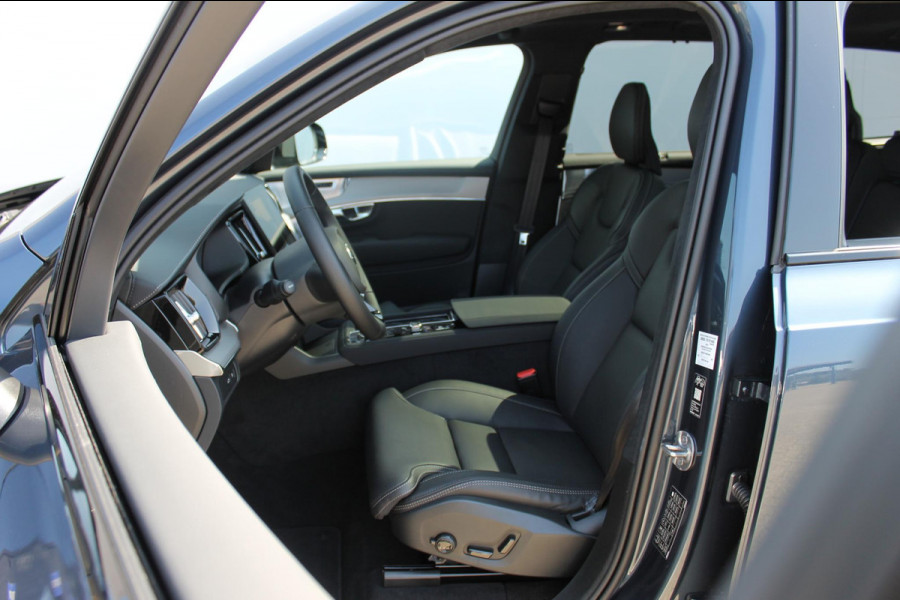 Volvo XC90 T8 455pk Automaat AWD Ultra Black Edition Stoelmassage - en ventilatie Luchtvering / Trekhaak / Panoramadak / Google services / Elektrisch bedienbare voorstoelen met geheugen / Stoelverwarming voor en achter