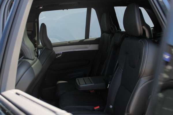 Volvo XC90 T8 455pk Automaat AWD Ultra Black Edition Stoelmassage - en ventilatie Luchtvering / Trekhaak / Panoramadak / Google services / Elektrisch bedienbare voorstoelen met geheugen / Stoelverwarming voor en achter