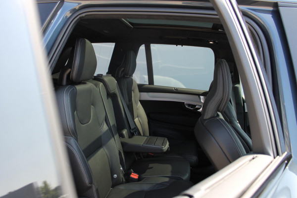 Volvo XC90 T8 455pk Automaat AWD Ultra Black Edition Stoelmassage - en ventilatie Luchtvering / Trekhaak / Panoramadak / Google services / Elektrisch bedienbare voorstoelen met geheugen / Stoelverwarming voor en achter
