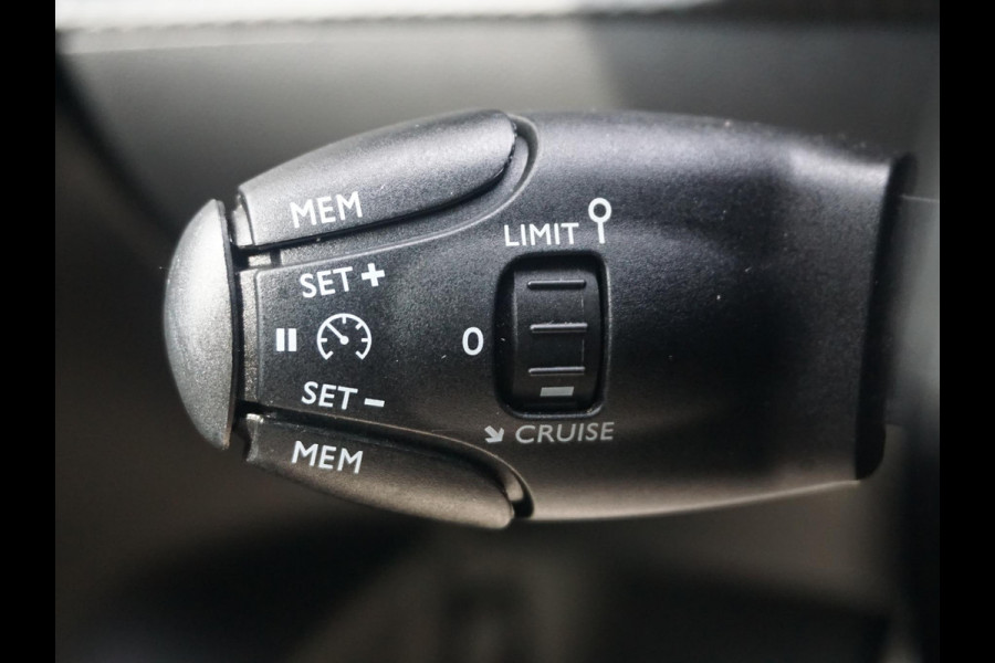 Peugeot 208 1.2 PureTech Allure Pack Keyless entry