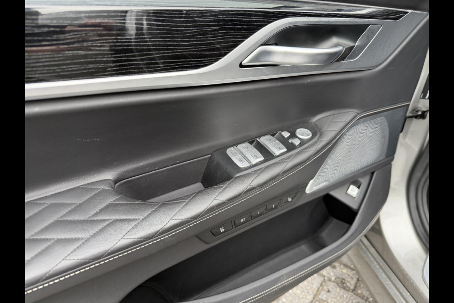BMW 7 Serie 750Li xDrive High Executive M-Sport | Panoramadak | Sky Lounge | TV Schermen | Massage | Bowers & Wilkins |