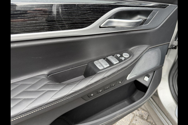 BMW 7 Serie 750Li xDrive High Executive M-Sport | Panoramadak | Sky Lounge | TV Schermen | Massage | Bowers & Wilkins |