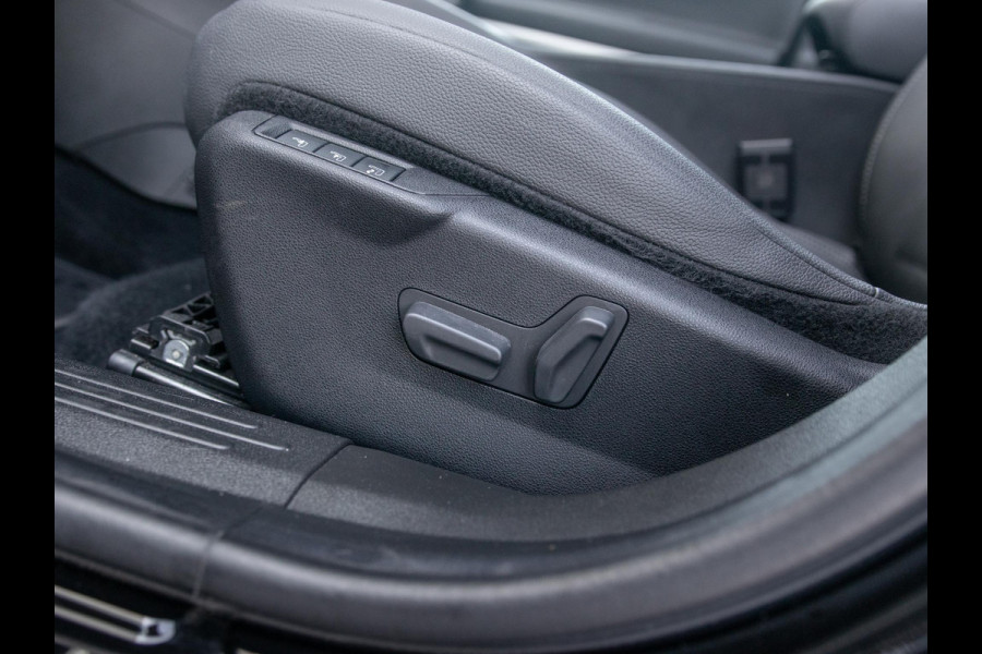 Jeep Avenger 1.2 e-Hybrid Summit | Infotainment Pack | Schuif/Kanteldak | Leder&Winter Pack | 19" Brute velgen